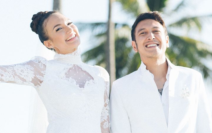 Istimewa, Buket Pernikahan Nadine Chandrawinata-Dimas Anggara Terbuat dari Mutiara