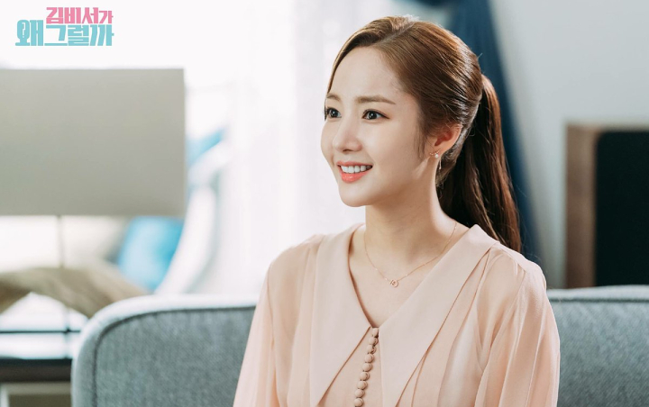 Jadi Pasien, Park Min Young Nangis dan Tertawa di 'Why, Secretary Kim?'