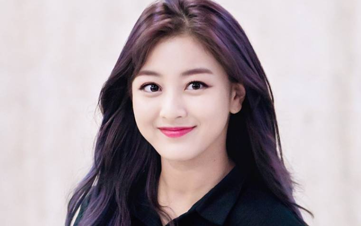 Jihyo Twice Disebut Mirip Sang Ayah di Foto Keluarga Ini, Setuju?