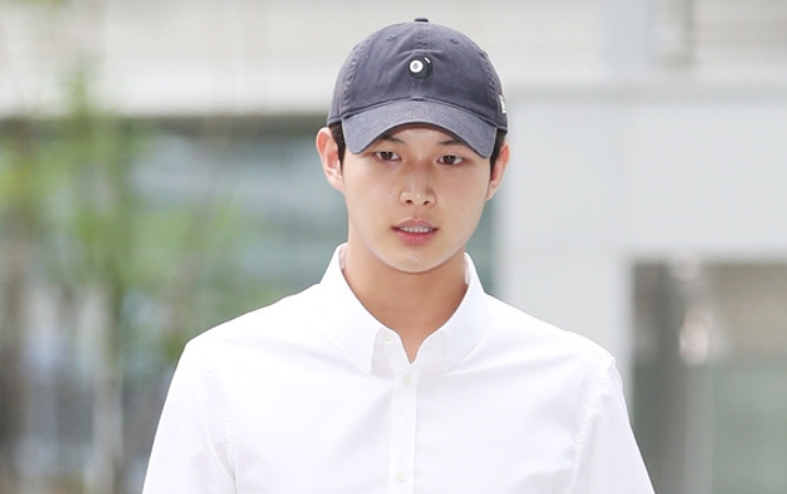 Senyum Sapa Media Sebelum Sidang Pelecehan Seksual, Lee Seo Won Dibilang Psikopat