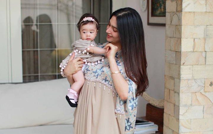 Kompakan Pakai Kerudung, Nabila Syakieb Adu Cantik dengan Putri Kecilnya