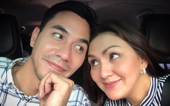 Kompak Pakai Jas Merah, Darius Sinathrya-Donna Agnesia Sukses Bikin