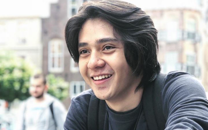 Arbani Yasiz Pose Mikir di 'Tukang Ojek Pengkolan', Netter Seret Nama Adinda Azani