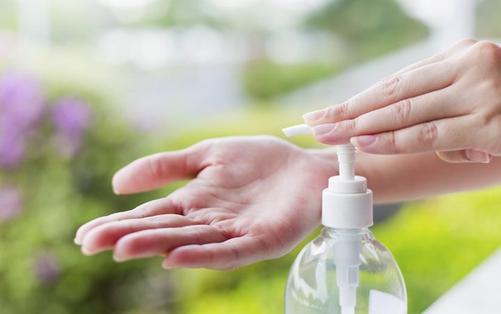 Memakai Hand Sanitizer Terlalu Sering