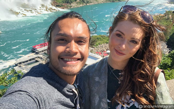 Randy Pangalila Ajak Foto Bareng, Reaksi Pacar Bule Justru Tak Terduga