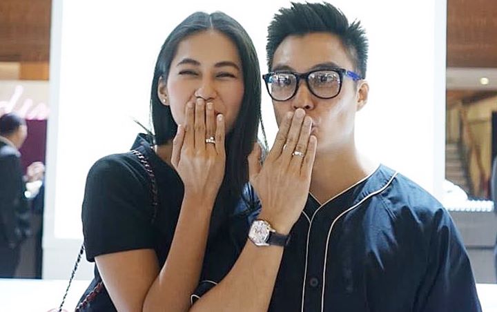 Saling Cium Pipi, Baim Wong Resmi Bertunangan dengan Paula Verhoeven