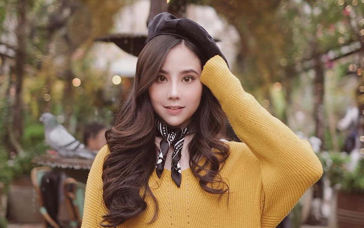 Biasa Foto Sendiri di Instagram, Agatha Chelsea Pose Bareng Sang Ibu 