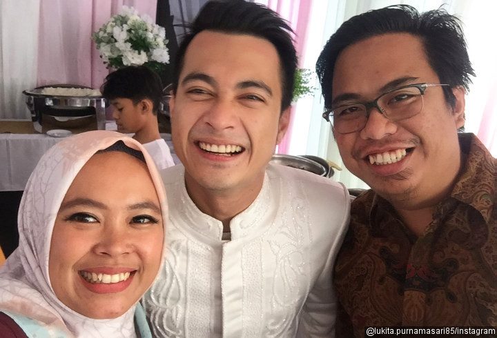 4. Turun Pelaminan Demi Foto Bersama