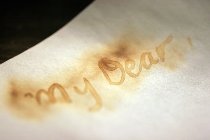 7. Dimanfaatkan untuk Tinta Tak Terlihat (Invisible Ink)