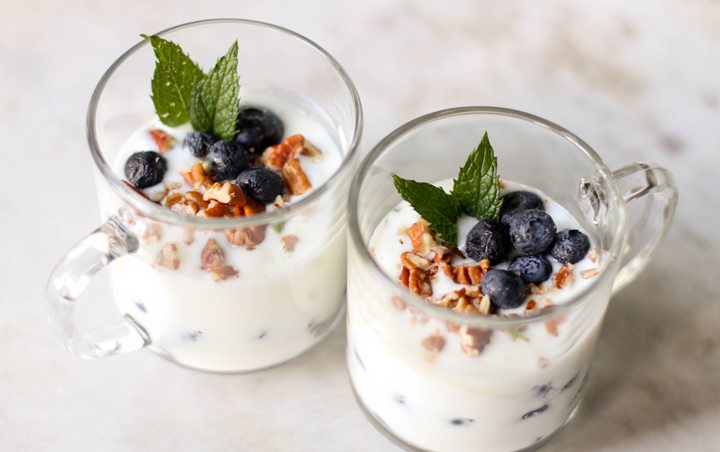 Yogurt dengan Buah-Buahan