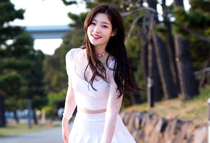 3. Sepasang Mata Indah Chae Yeon DIA