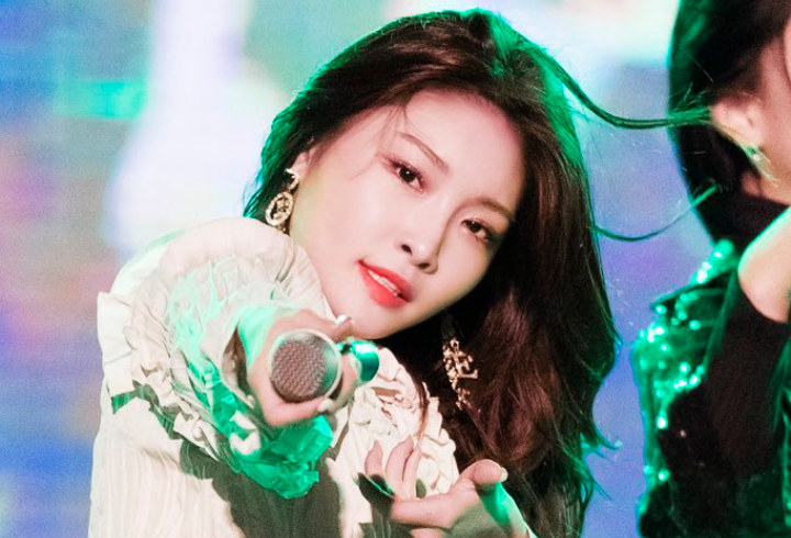 7. Mata Kim Chung Ha Sejernih Air