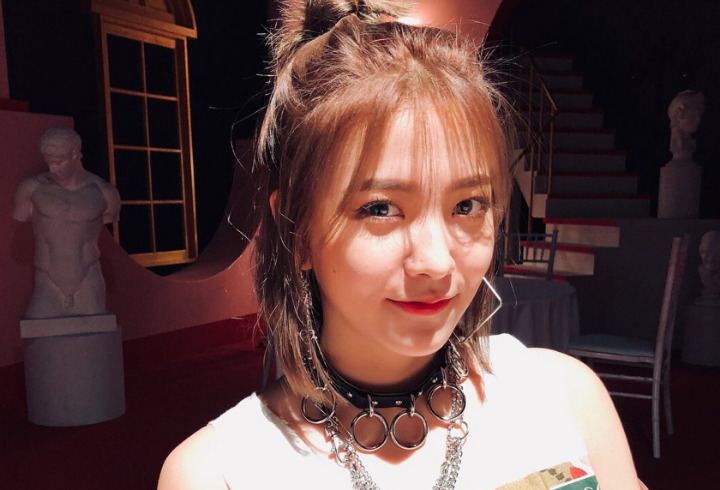 9. Yeri Red Velvet Polos dan Berwajah Manis