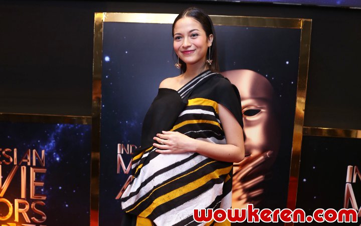 Putri Marino Rutin Kelas Yoga Untuk Persiapan Kelahiran