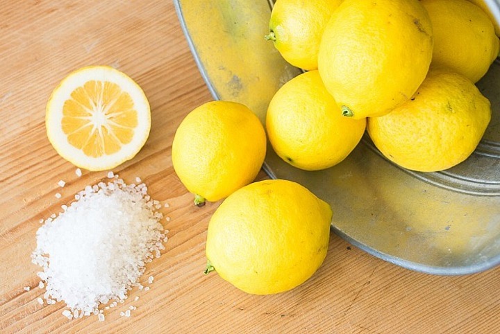 Campuran Jeruk Nipis atau Lemon dan Garam