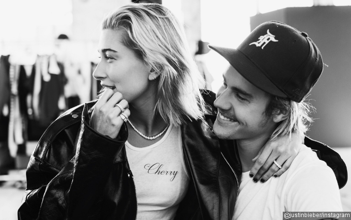 Sempat Disebut 'Bekas' Selena Gomez, Hailey Baldwin Kedapatan Pakai Cincin Baru