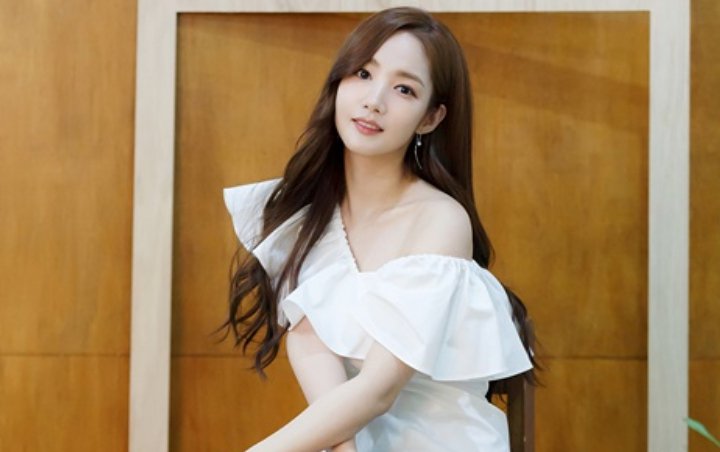 Park Min Young Nangis saat Klarifikasi Rumor Pacaran