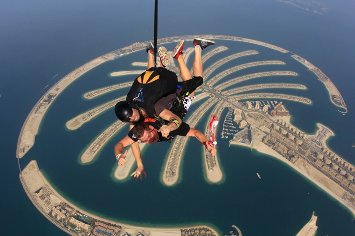 Skydiving di The Palm Islands, Dubai