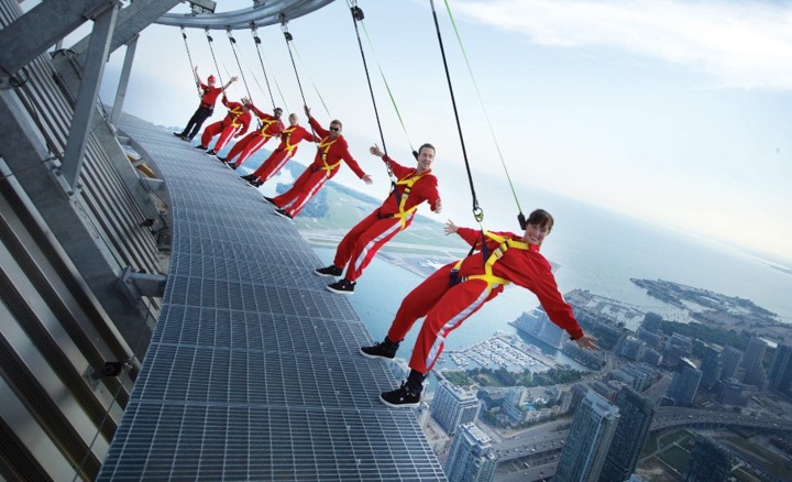 CN Tower Edge Walking, Kanada