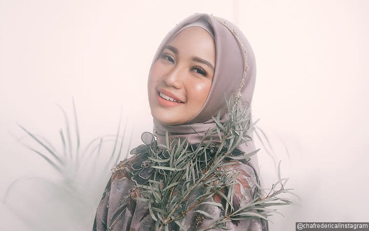 Unggah Foto Bibir Seksi Usai Hijrah Banjir Hujatan, Chacha Frederica Minta Maaf