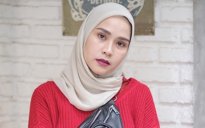 Jenguk ke RS, Zaskia Adya Mecca Tak Dapat Bertemu Bayi Zee 