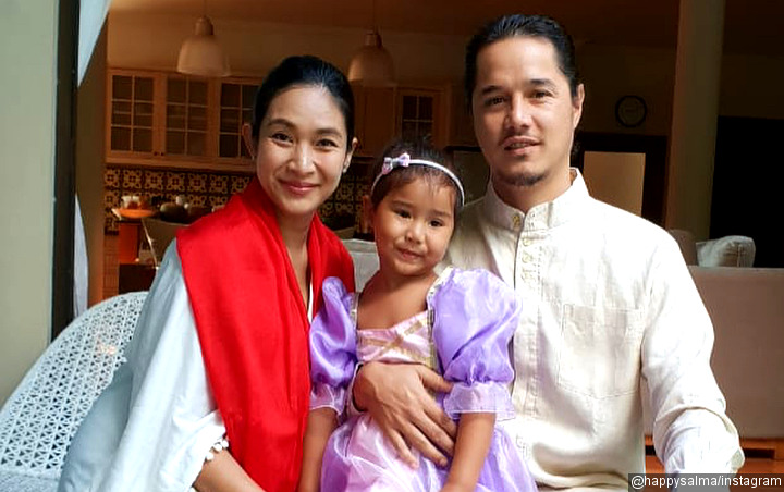 Happy Salma Unggah Foto Baby Shower, Suami Mirip Irfan Bachdim Jadi Sorotan