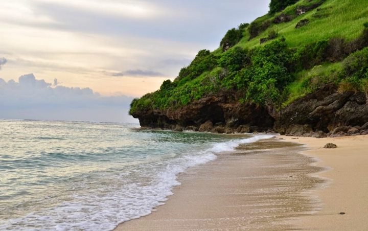 Pantai Gunung Payung