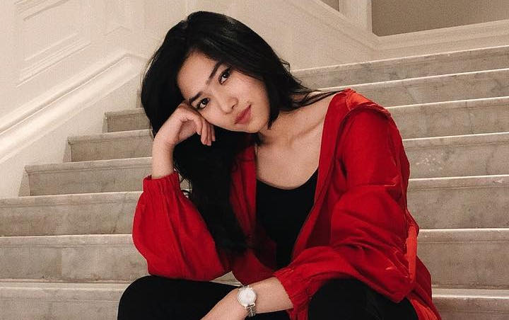 Foto Bersama di Nikahan Tasya Kamila, Tatapan Mata Isyana 