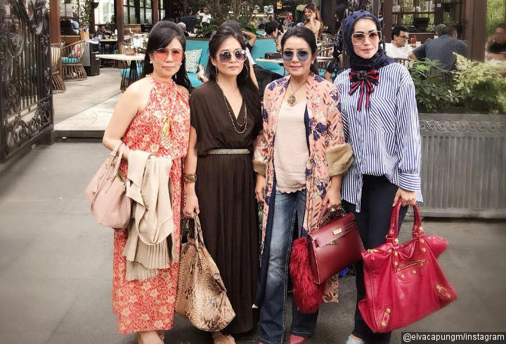 Mayangsari Bergaya Bak ABG Pakai Jeans