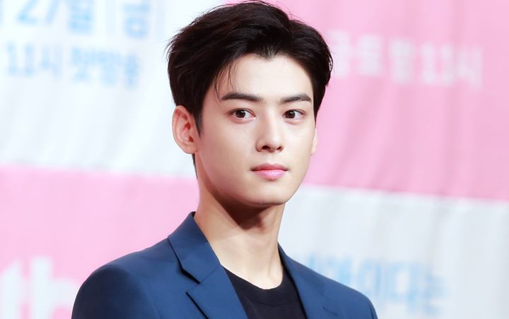 Agensi Rilis Foto Cha Eunwoo Syuting 'My ID is Gangnam Beauty', Netter Takjub
