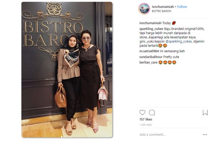 Mayangsari Makan di Resto