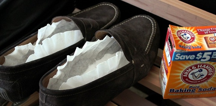 Soda Kue Terbukti Ampuh Hilangkan Bau Tak Sedap pada Sepatu