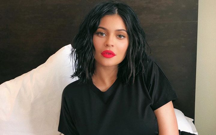 Sambut Ulang Tahun ke-21, Kylie Jenner Bagikan Foto Close-Up Sang Putri