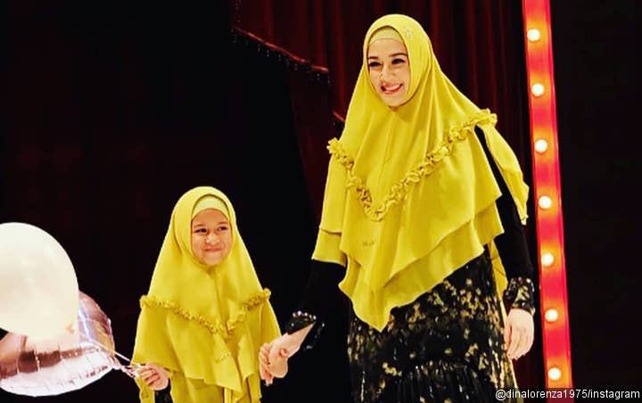 Dina Lorenza Bahagia Pamer Foto Ini Pasca Diam-Diam Cerai dengan Ghatan Saleh