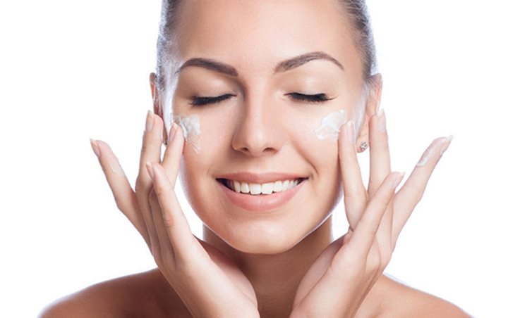 Penggunaan Nature Republic Aloe Vera 92% untuk Melembutkan Bagian Kulit yang Kasar