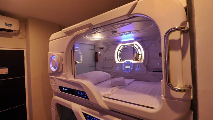 Tab Capsule Hotel Kayoon Surabaya Beri Sensasi Menginap di Kapsul Luar Angkasa