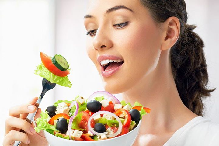 Mendahulukan Makan Sayur saat Lapar Bisa Mengontrol Kenaikan Berat Badan