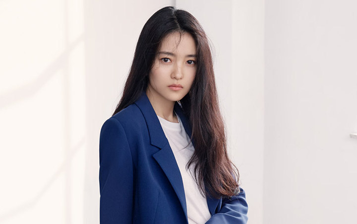 Foto Kelulusan SD,Kim Tae Ri.