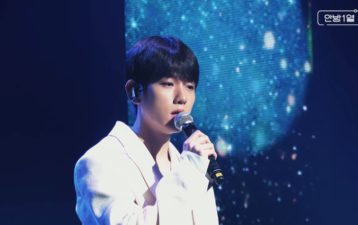 SM Rilis Penampilan Live Baekhyun Nyanyi 'Rain' di Konser 'STATION'