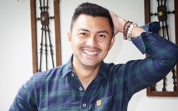 Akhirnya Mau Diajak Berfoto, Netter Puji Ketampanan Putra 