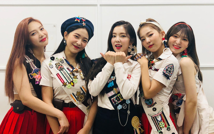 Red Velvet Pamer Pose Imut di Lokasi Syuting 'ISAC 2018'