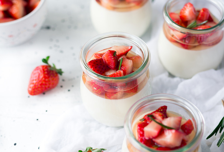 Konsumsi Campuran Yogurt dan Berry untuk Melancarkan Pencernaan