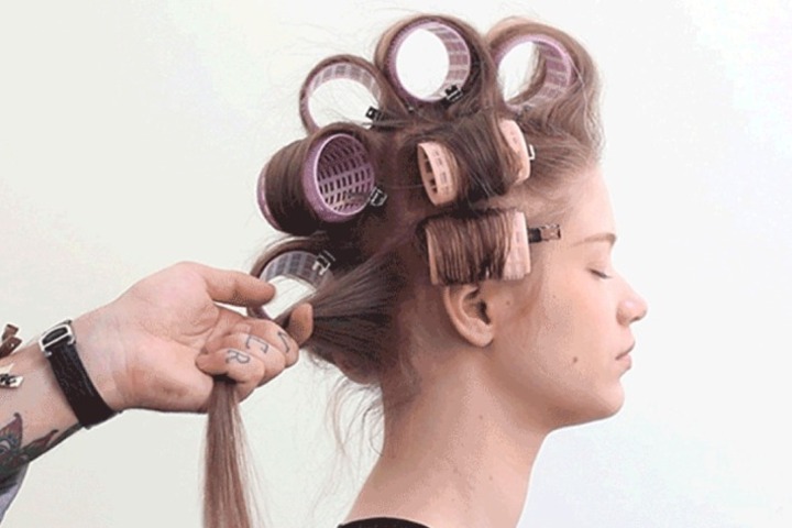 Gunakan Roll Rambut Agar Rambut Tidak Lepek