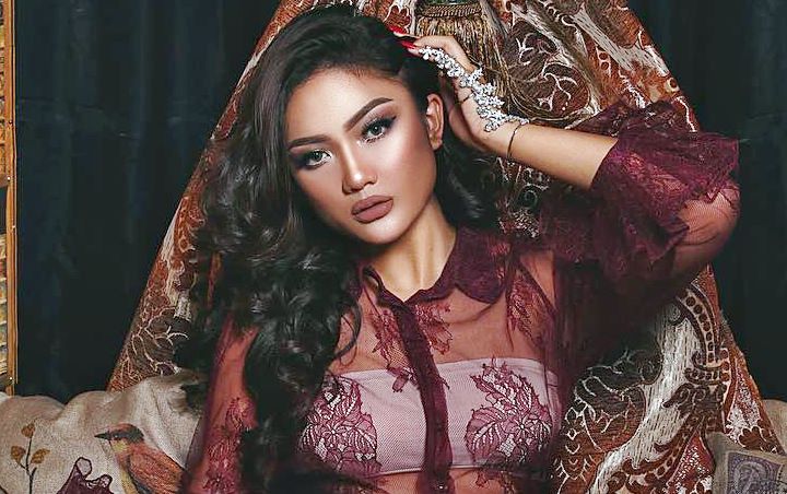 Penampilan Sering Dihujat, Marion Jola Pamer Foto-Foto Cantik Eksotis Pakai Baju Transparan