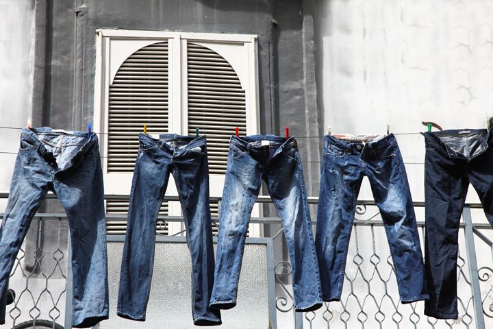 Keringkan Celana Jeans dengan Baik Setelah di Cuci