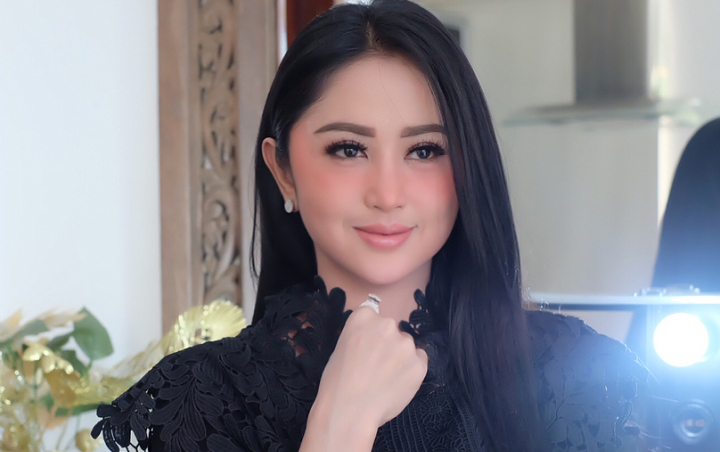 Jadi Istri yang Ditinggal Suami Dewi Persik Tampil 