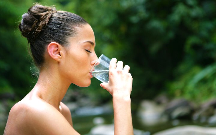 8 Waktu yang Tepat untuk Minum Air Putih, Sebelum Tidur Justru Jadi Larangan