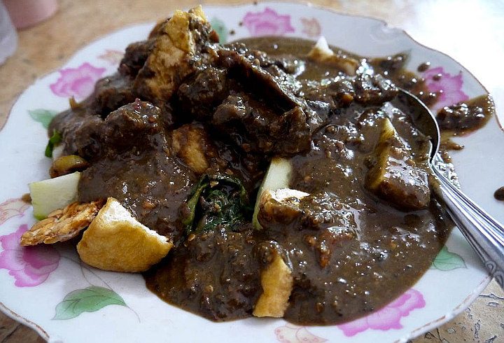 Rujak Cingur Achmad Jais