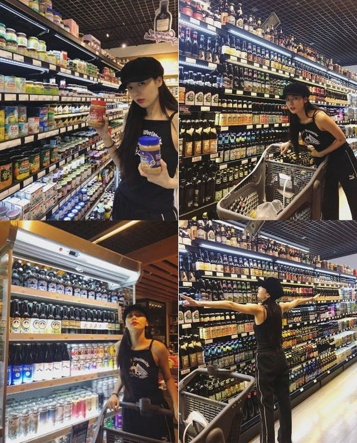 Hyuna Asyik Berbelanja