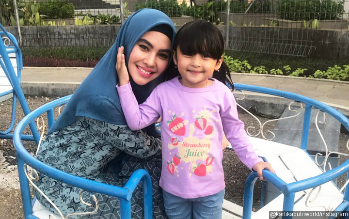 Dikabarkan Tak Akur, Kartika Putri Beber Hubungannya dengan Mantan Istri Habib Usman